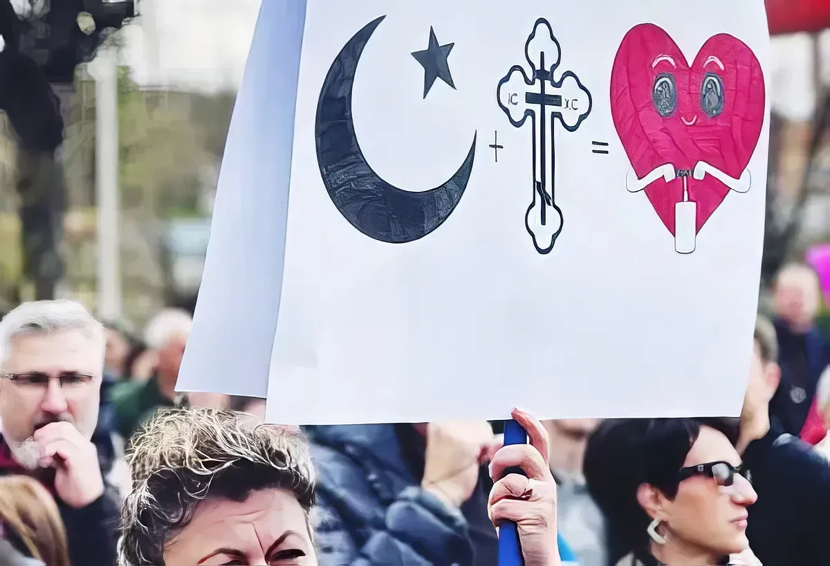 A SZIMBÓLUMOK NYELVE: Muszlimok és keresztények együtt szeretnek pumpálni