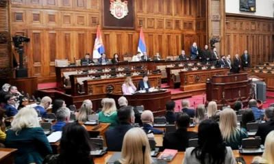 A szerbiai parlament 2024-ben mindössze 27 napot ülésezett. Összehasonlításképp: 2021-ben – amikor az ellenzék bojkottálta a választásokat, és nem vett részt a munkában – a parlament 100 ülésnapot tartott