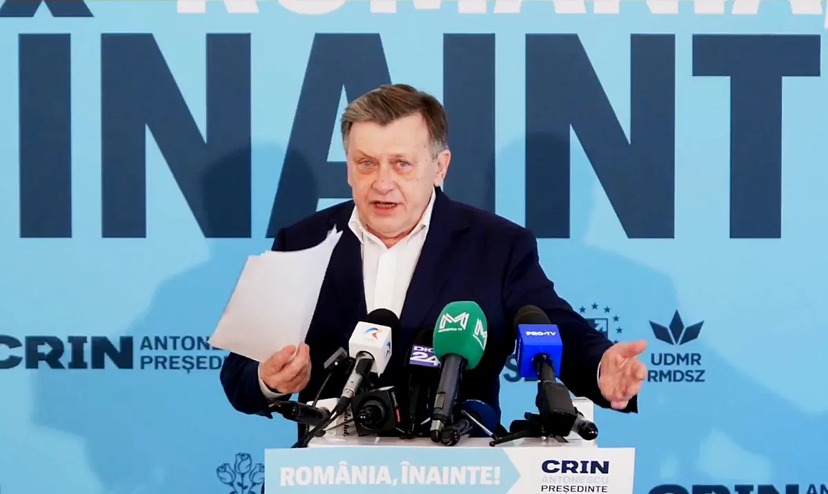 Crin Antonescu interneten közzétett politikai reklámanyagban cáfolja, hogy együttműködött a Szekuval