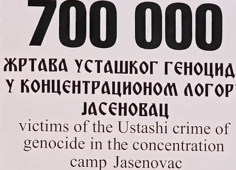 Bosnyák-szerb üzengetés, a múlt és a jelen kotyvasztása 2 A szerbek szerint hétszázezer áldozata volt az usztasa terrornak a jasenovaci táborban. A Jasenovaci Emlékhely 83 145 áldozat nevét tartja nyilván, Ivo Goldstein horvátországi zsidó történész azonban megjegyzi, hogy az usztasák sok áldozatot közvetlenül a kivégzés helyszínére vittek anélkül, hogy a táborban regisztrálták volna