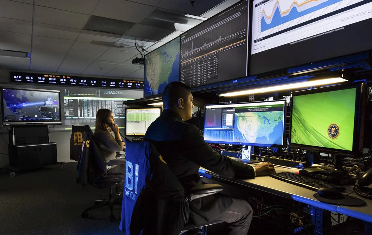 Az FBI innovatív nyomozati technikák fejlesztésével, akár élvonalbeli elemző eszközök használatával, akár új partnerségek kialakításával közösségeinkben, az #FBI folyamatosan alkalmazkodik a folyamatosan változó kiberbiztonsági kihívásokhoz.