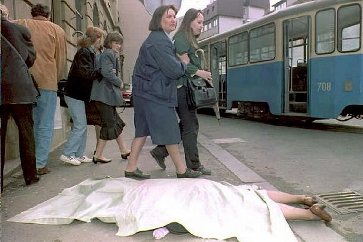 1995. május 2-án Milan Martić utasította a krajnai szerb félkatonai alakulatokat, hogy lőjenek ki rakétákat Zágrábra