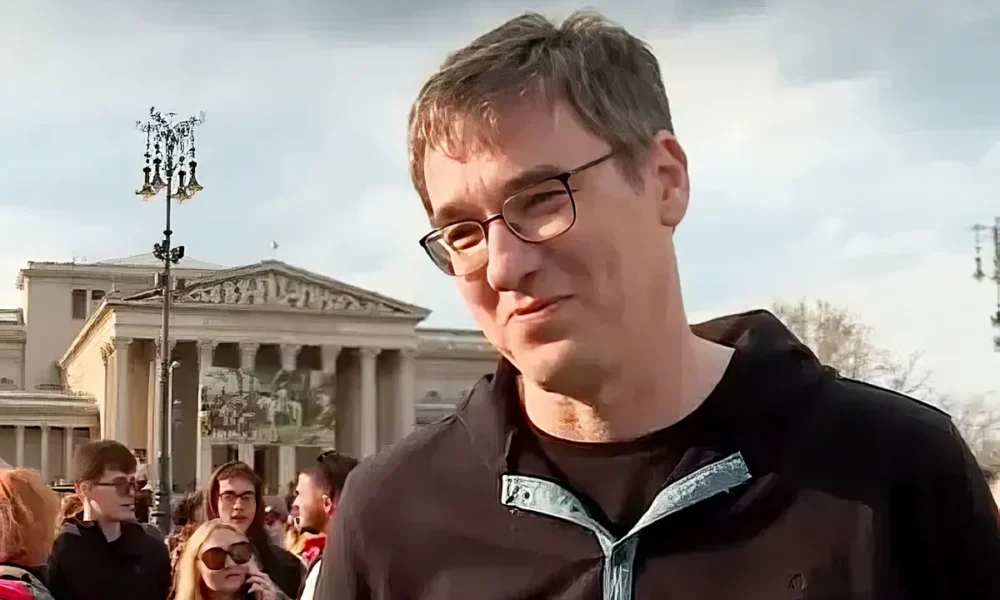 A főpolgármester fogadta a Hősök terén a szerbiai egyetemistákat