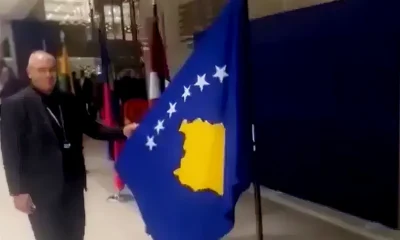 Belgrádban kitűzték, majd eltávolították Koszovó zászlaját az UEFA-kongresszusán. A zászló eltávolítására azt követően került sor, hogy Agim Ademi, a Koszovói Labdarúgó Szövetség elnöke "pózolt" vele