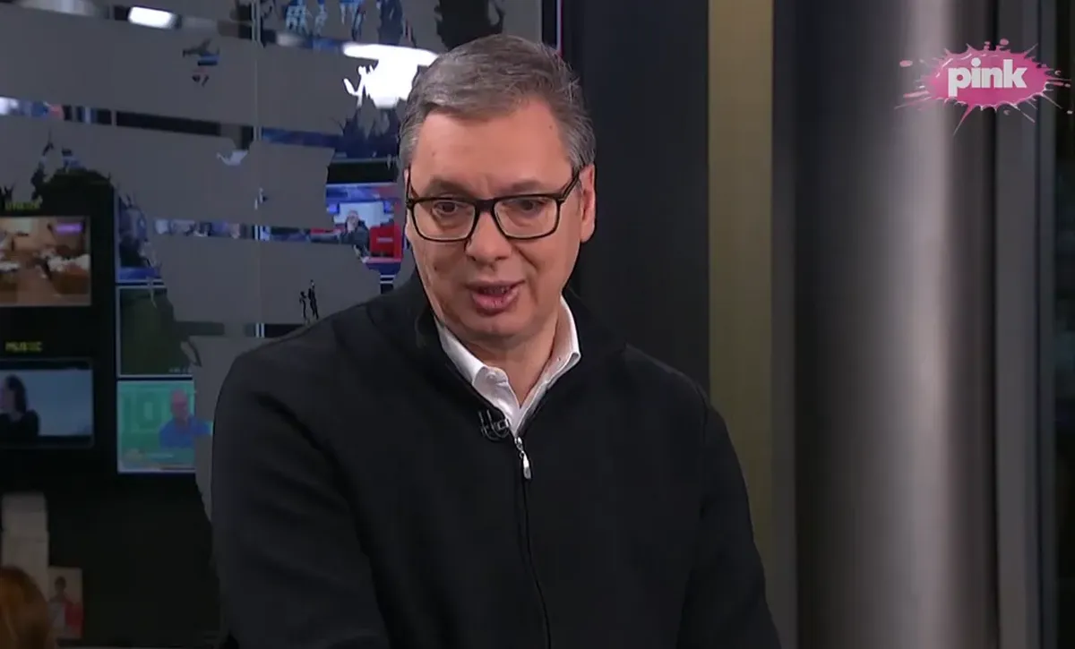 Orbán kiállt Vučić mellett, aki elszámoltatást ígér 4 A szerb elnök éjjel-nappal sózza az emberek agyát, tegnap este tíz óra után jelent meg a Pink Televízióban