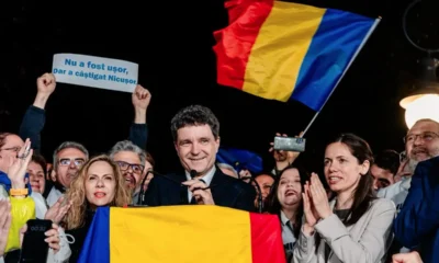 Nem volt könnyű, de Nicușor nyert - hirdeti a felirat. Eztán sem lesz könnyű