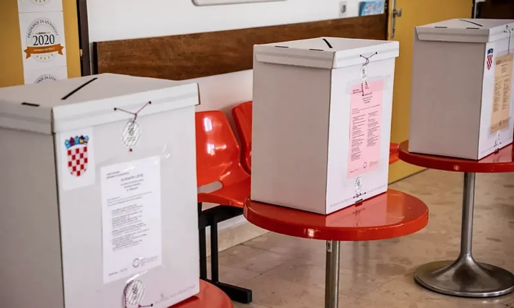 Helyhatósági választásokat tartották Horvátországban különböző színű szavazólapokkal