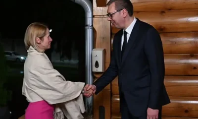 Kaja Kallas vacsorára elfogyasztott egy szerb elnököt, reggelire egy említésre sem méltó miniszterelnököt és egy ugyanolyan házelnököt, továbbá megkajált néhány ellenzéki képviselőt (Forrás X platform, Global fokus)