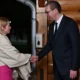 Kaja Kallas vacsorára elfogyasztott egy szerb elnököt, reggelire egy említésre sem méltó miniszterelnököt és egy ugyanolyan házelnököt, továbbá megkajált néhány ellenzéki képviselőt (Forrás X platform, Global fokus)
