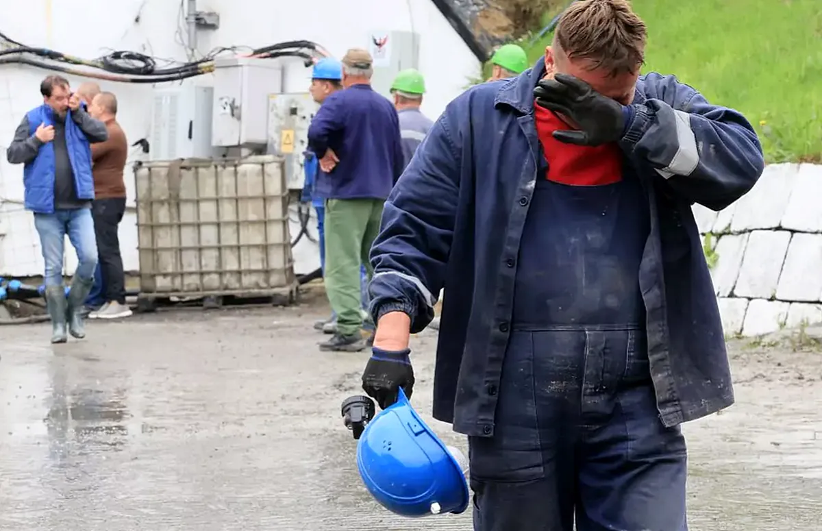 A parajdi sóbánya földalatti gátja összeomlott. A bányászok az utolsó pillanatig próbálták megmenteni a menthetőt, végül sírva jöttek ki a bányából