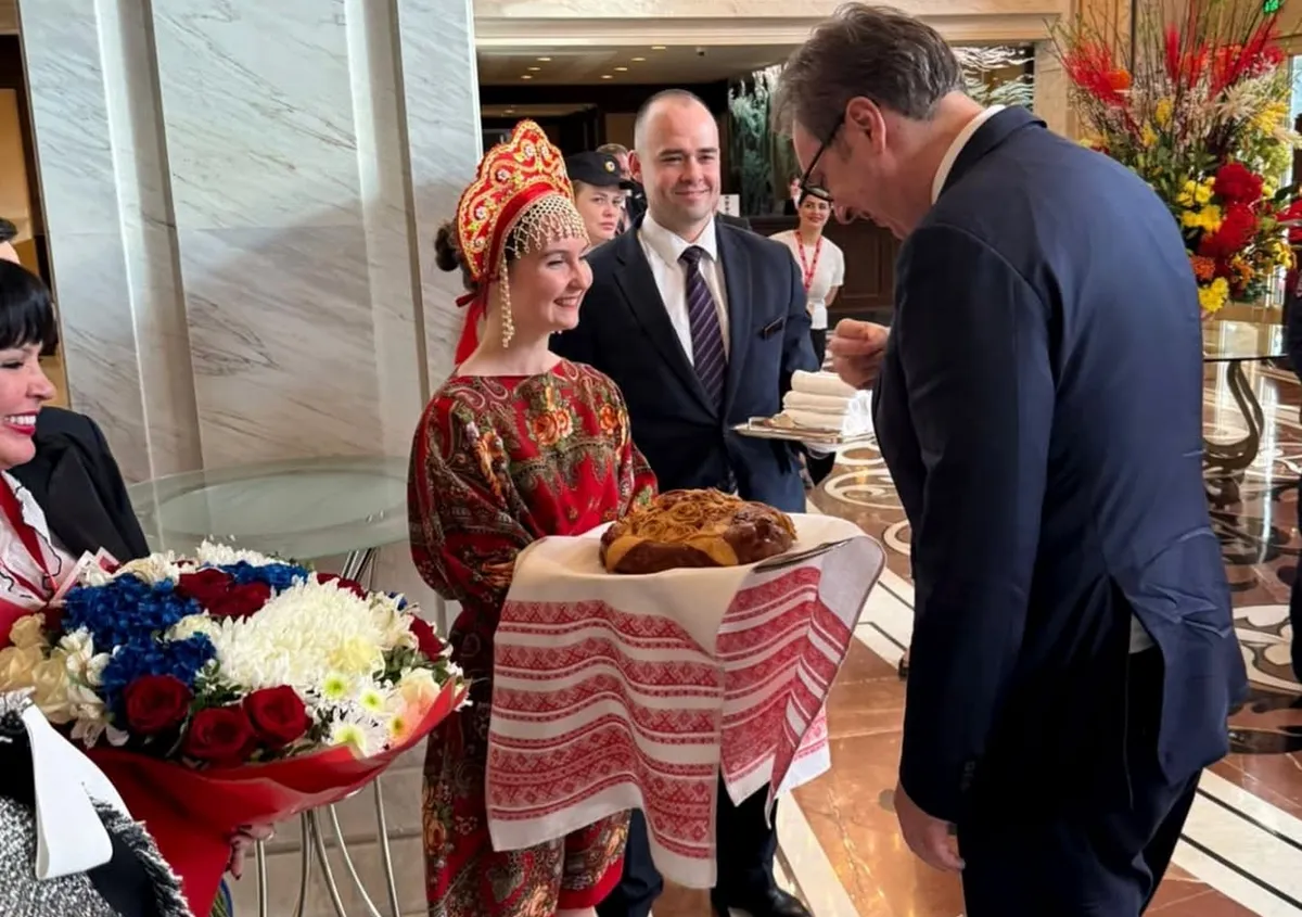 A szerb elnököt tradicionális módon fogadták Moszkvában