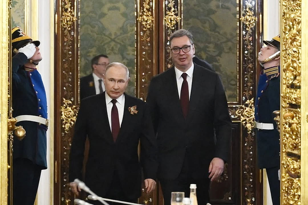A szerb elnökre a moszkvai látogatás és találkozók után ma reggel még egy fontos feladat várt, ki kellett ugyanis találnia, hogy merre is megy haza