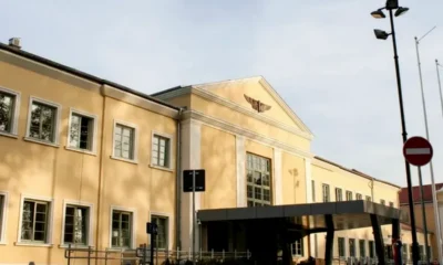 A szabadkai vasútállomás épülete a most épült előtetővel