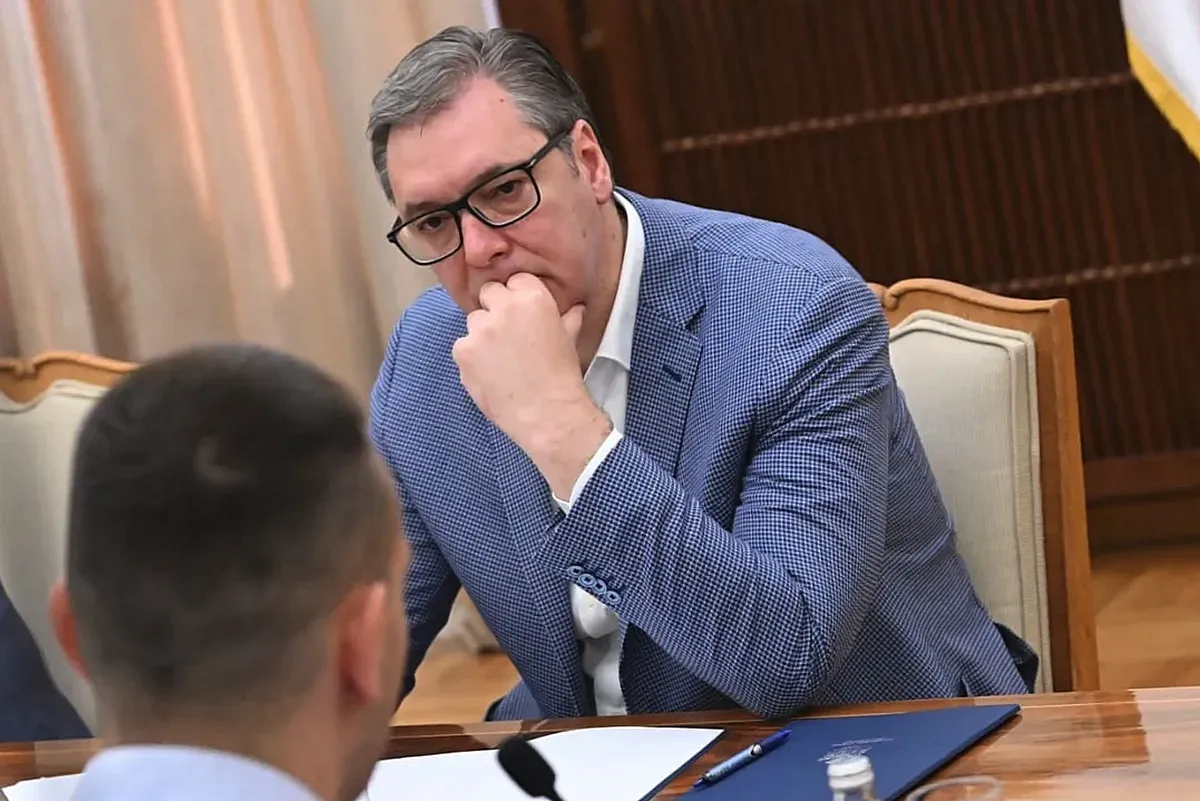 Egyelőre nem lesz éhségsztrájk, de választás sem 4 A szerb elnök valószínűleg azon töpreng, hogy mivel is zárja a színes forradalomról szóló könyvét