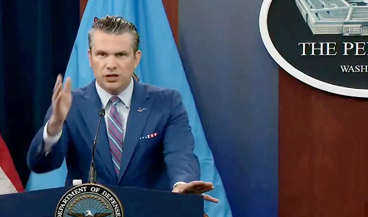Pete Hegseth, amerikai védelmi miniszter: Önök, konkrétan Önök, a sajtó, annyira Trump ellen szurkolnak, a DNS-ükben és a vérükben van, hogy Trump ellen szurkoljanak, mert annyira akarják, hogy ne legyen sikeres, hogy szurkolniuk kell az Irán ellen végrehajtott csapásoknak a hatékonysága ellen. Reménykedniük kell, hogy talán nem voltak hatékonyak!
