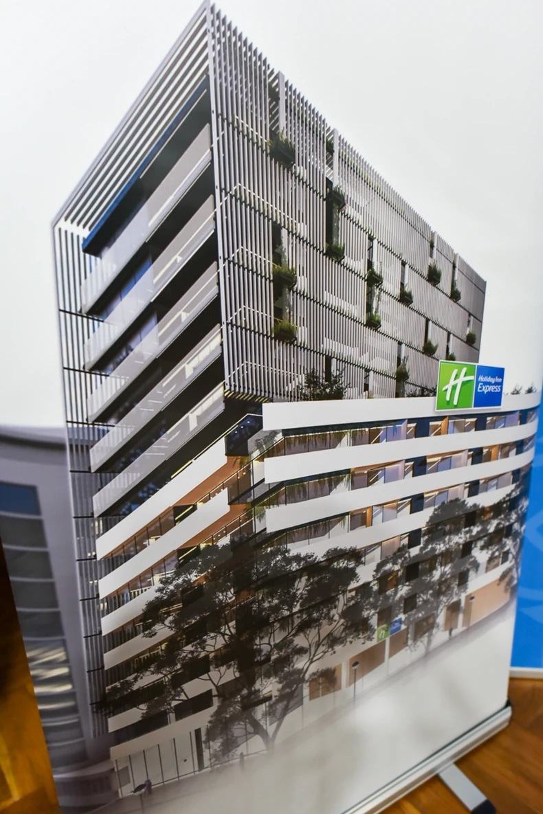 A grandiózus terv szerint igy kellene kinéznie a szabadkai Holiday Inn szállodának. Egyáltalán nem illik a környezetbe, ezért talán nem is baj, hogy nem készült el