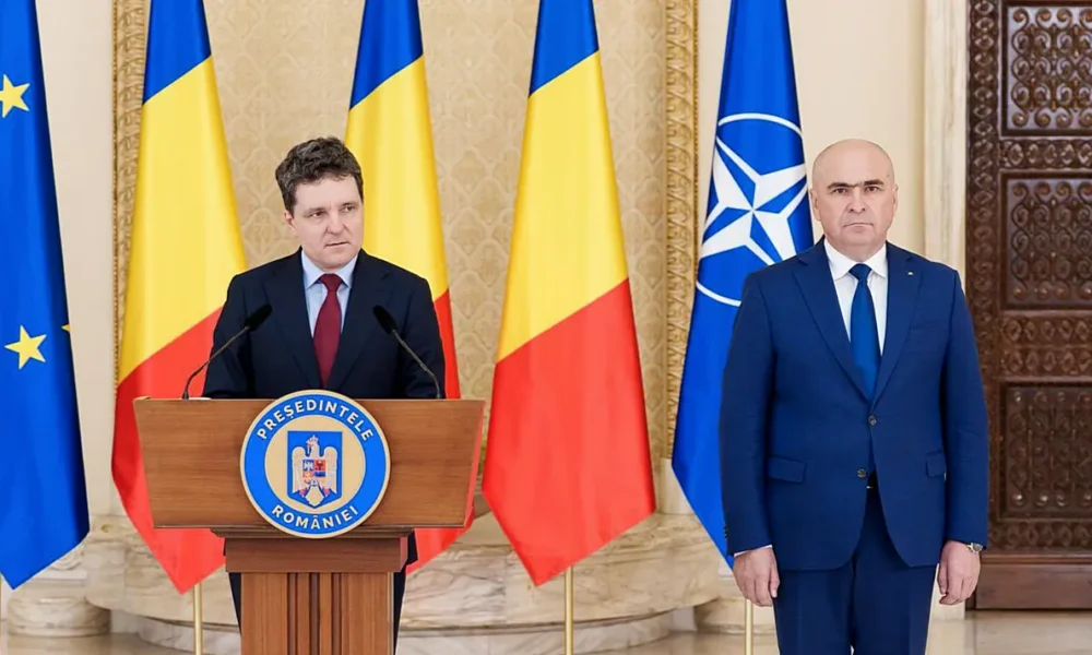 Nicușor Dan szerint sokan csodálkoztak azon, hogy a kormányalakítási tárgyalások miért tartottak egy hónapig. Szerinte konszolidált demokráciákban az ilyen folyamatok még tovább tarthatnak. Nicușor Dan román elnök Ilie Bolojant bízta meg kormányalakítással Romániában