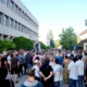Az emberek az utcán vannak, ellenzéki tüntetés Kosjericben