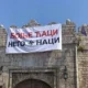 Amikor a hatalomvágy elveszi a vezér eszét, akkor bármire képes. Molinó a Nis jelképének számító várkapu felett