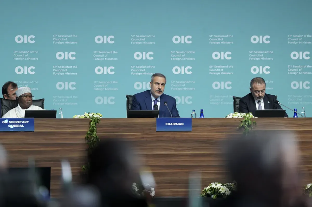 AZ OIC NEM FELEJT! Az OIC figyelmeztetett arra is, hogy a Szerb Köztársaság politikai lépései – így a saját jogi és intézményi mechanizmusok kiépítésére tett törekvések – gyakorlatilag szeparatista tendenciák jegyében zajlanak, amelyeket a szervezet párhuzamba állított a 1992–1995 közötti időszak agresszív politikájával