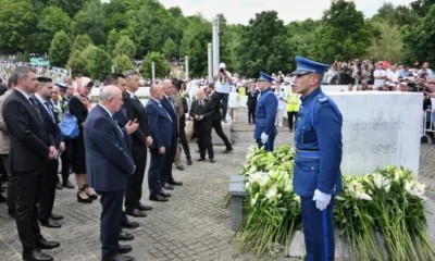 A horvát miniszterelnök liliomot helyezett el a Potocari Emlékközpontban