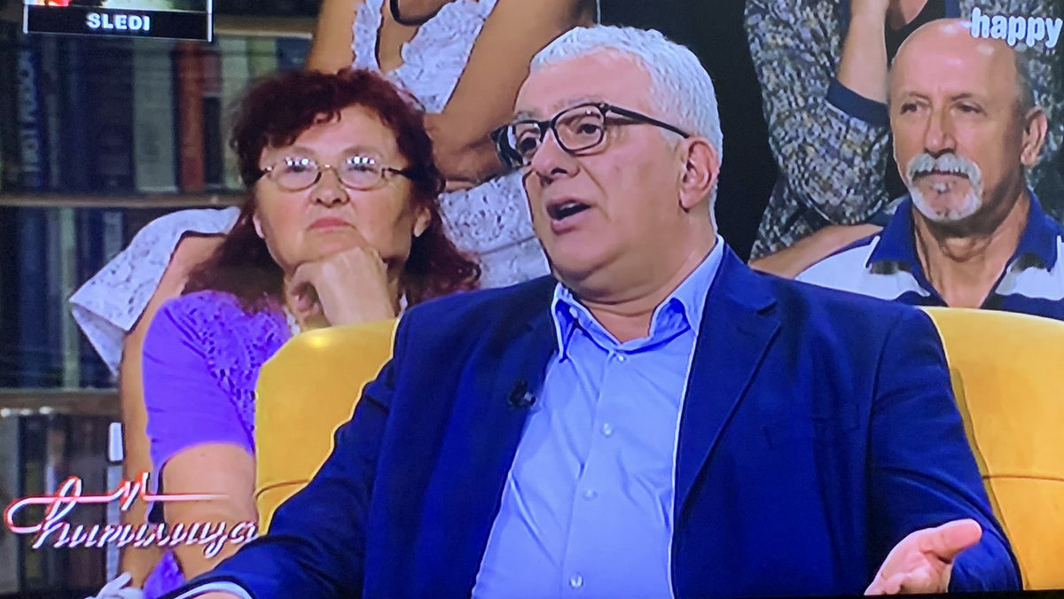 A montenegrói "csetnikvezér" Andrija Mandić, aki hivatalosan a montenegrói parlament elnöke, a belgrádi rezsimhű Happy televízióban arról beszélt, hogy a két bűnözői csoportot a volt a Szocialisták Demokratikus Pártja (DPS) hozta létre. A szerb elnök fasírtban van Milo Đukanović volt montenegrói elnökkel, így nem csoda, hogy Aleksandar Vučić elvbarátja erről beszél