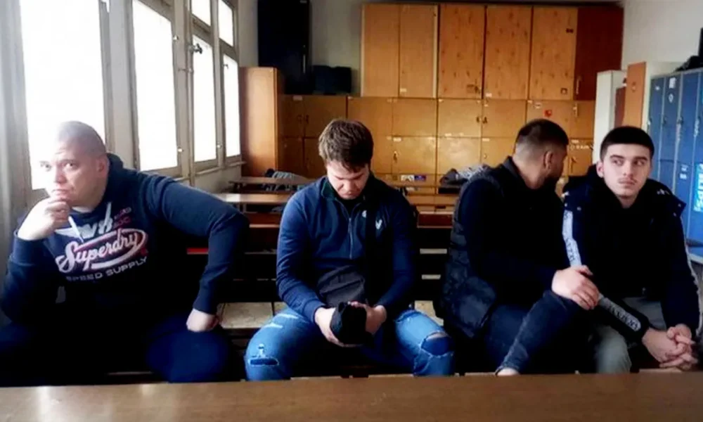 A négy "értelmiségi", aki kegyelmet kapott a szerb elnöktől, az egyiket A gondolkodó nevet viselő szoborról mintáztak meg a szülei