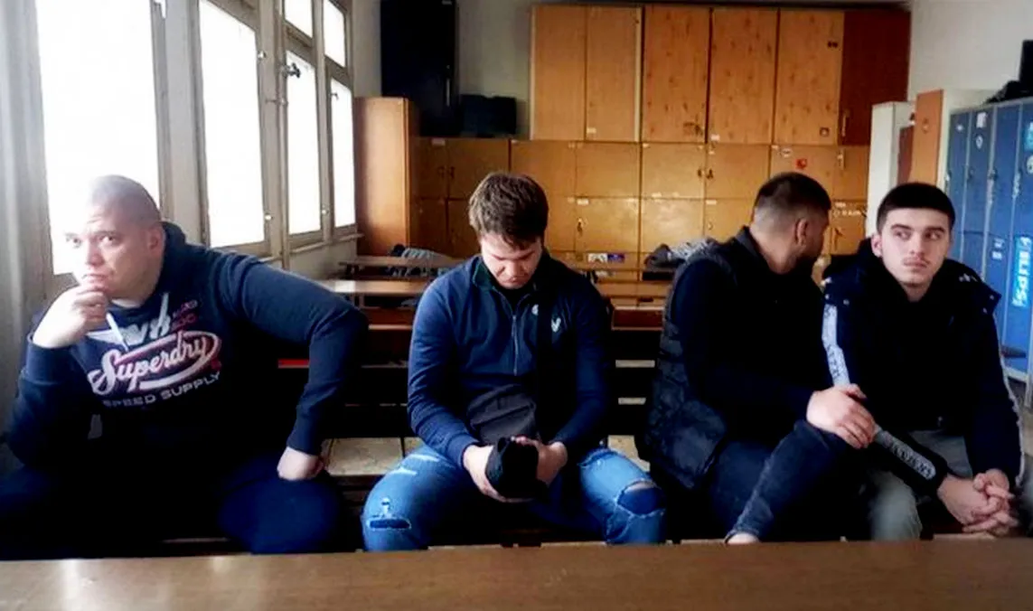 A négy "értelmiségi", aki kegyelmet kapott a szerb elnöktől, az egyiket A gondolkodó nevet viselő szoborról mintáztak meg a szülei