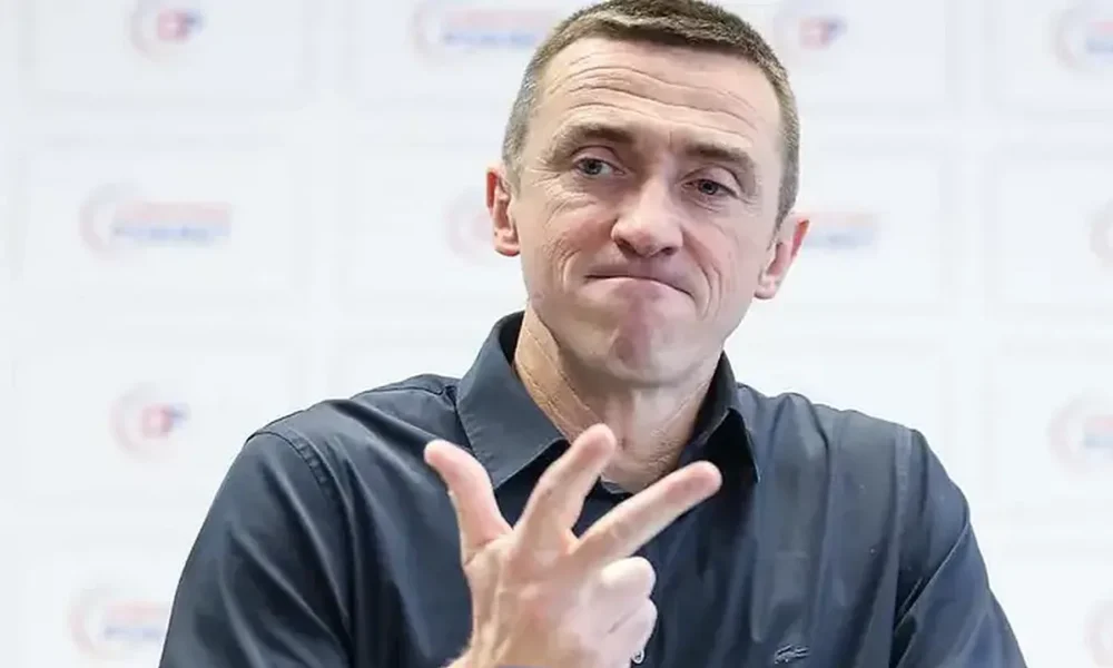 Ivan Penava, a horvát Hazafias Mozgalom vezetője számolni tanul: egy, kettő, három