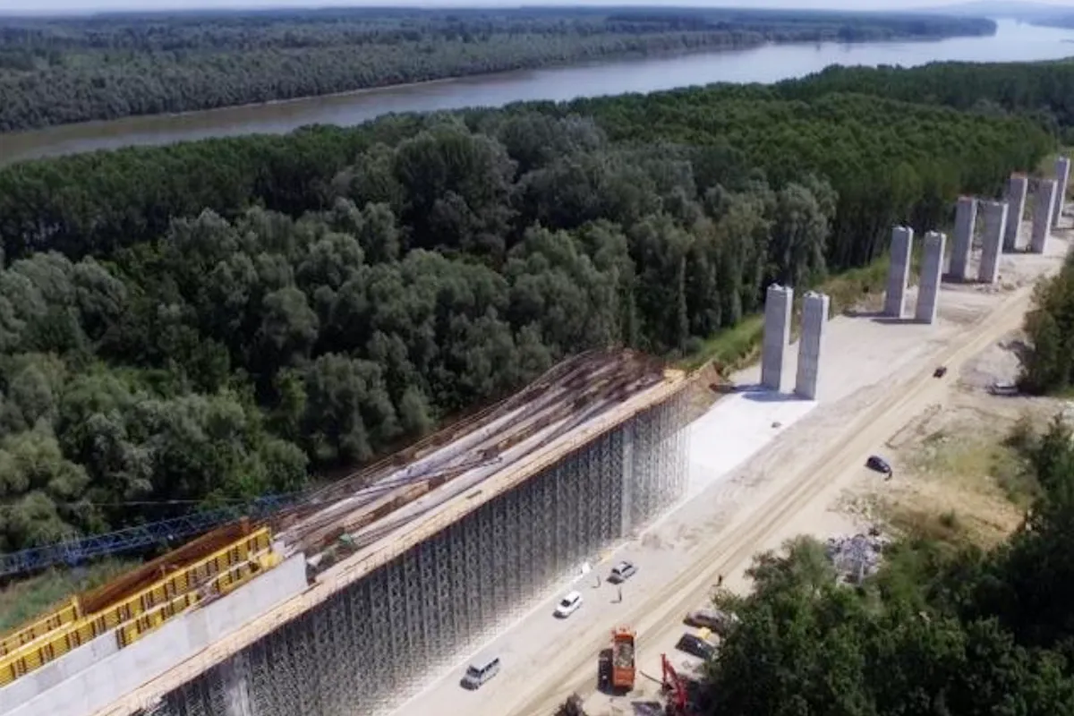 A repedések csak "esztétikai hibák", nesze neked gyorsvasút! 2 A viadukt, 2019-es állapot, a Belgrád–Újvidék közötti gyorsvasút legszebb része, kilátás szempontjából