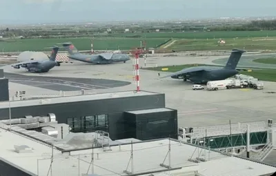 Kínai gépek a Nikola Tesla reptéren, ahova FK-3 rendszereket szállítottak le