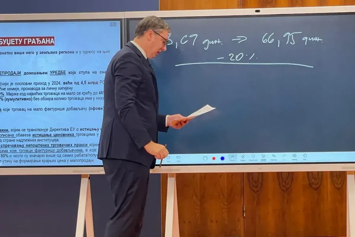 Vučić gazdaságpolitikai intézkedéscsomagot jelentett be, egy hónapon belül megnyitná a Belgrád-Szabadka közötti vasutat 5 A szerb elnök puskázik, a háttérben látható két digitális táblát a kínaiaktól kapta ajándékba