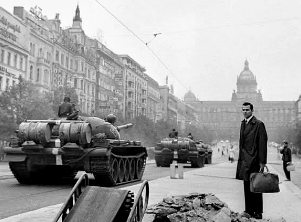 Élet a Vasfüggöny mögött (Forrás: X platform, fotó Josef Koudelka))