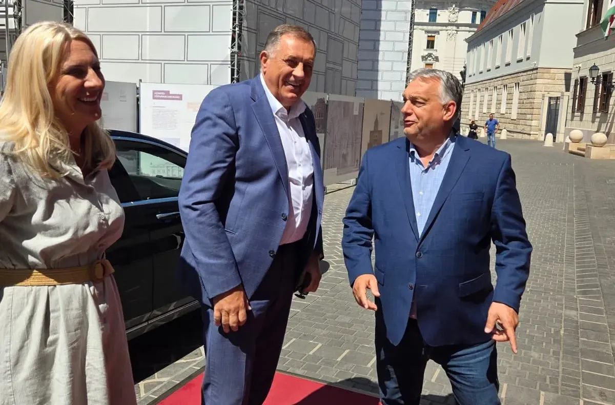Örömmel látott vendégek: a magyar miniszterelnök Budapesten fogadta Milorad Dodikot és legközelebbi munkatársát , Željka Cvijanović. Dodik az X-en azt írta, hogy hálás a Boszniai Szerb Köztársaság iránti támogatásáért, miszerint "tiszteletben kell tartani azt, amit az emberek választanak, azzal szemben, amit a meg nem választottak ránk erőltetnek"