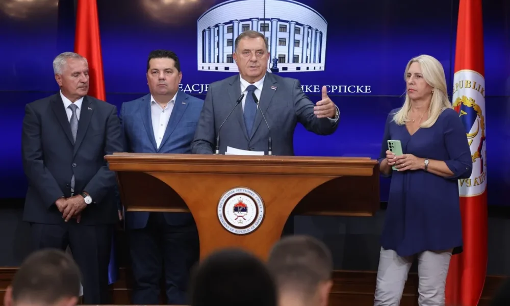 A boszniai Szerb Köztársaság nem konfliktust, hanem tiszteletet és szabadságot keres, amelyet népszavazás útján fog elérni - üzente vissza Szarajevóba Dodik, miután a boszniai bíróság végleg leváltotta
