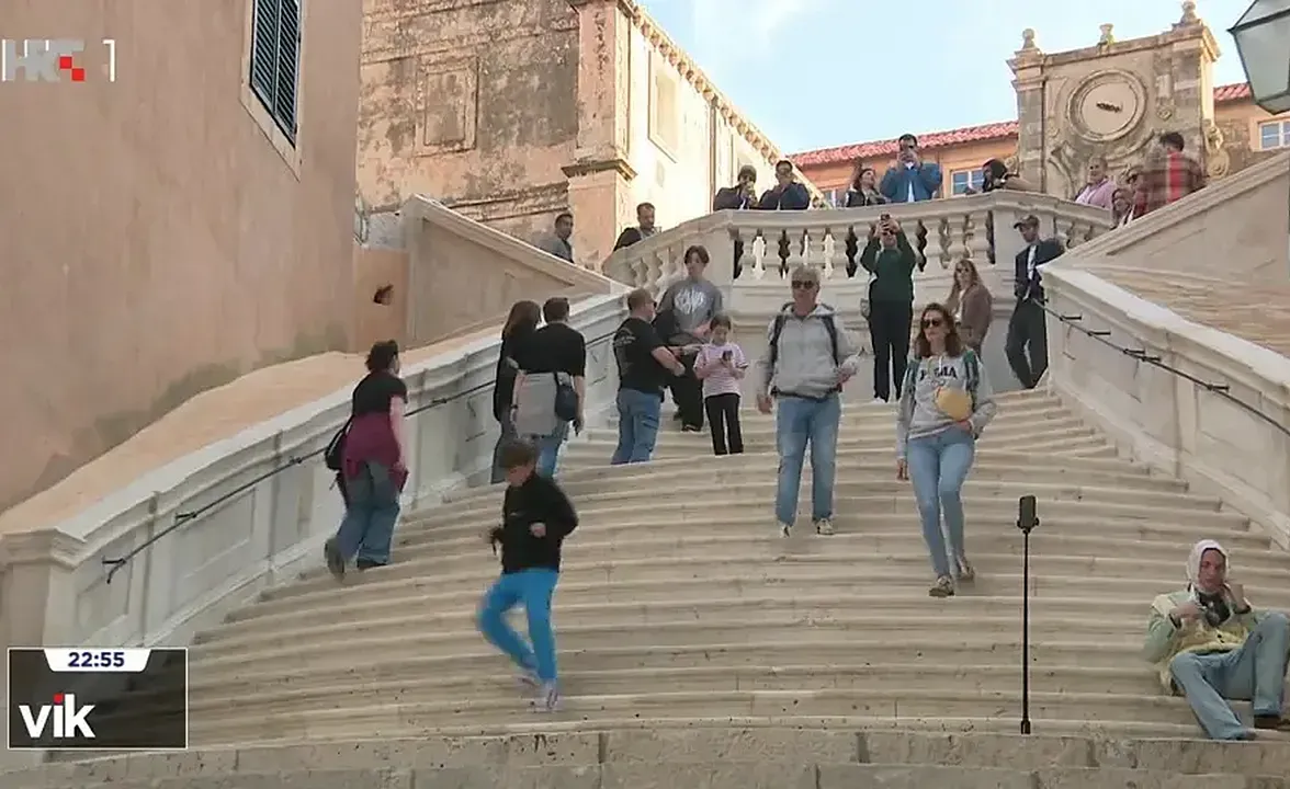 Dubrovnik betiltja az ücsörgést a jezsuitákhoz vezető lépcsősoron 4 A lépcsősor felső szakasza a felújítás után