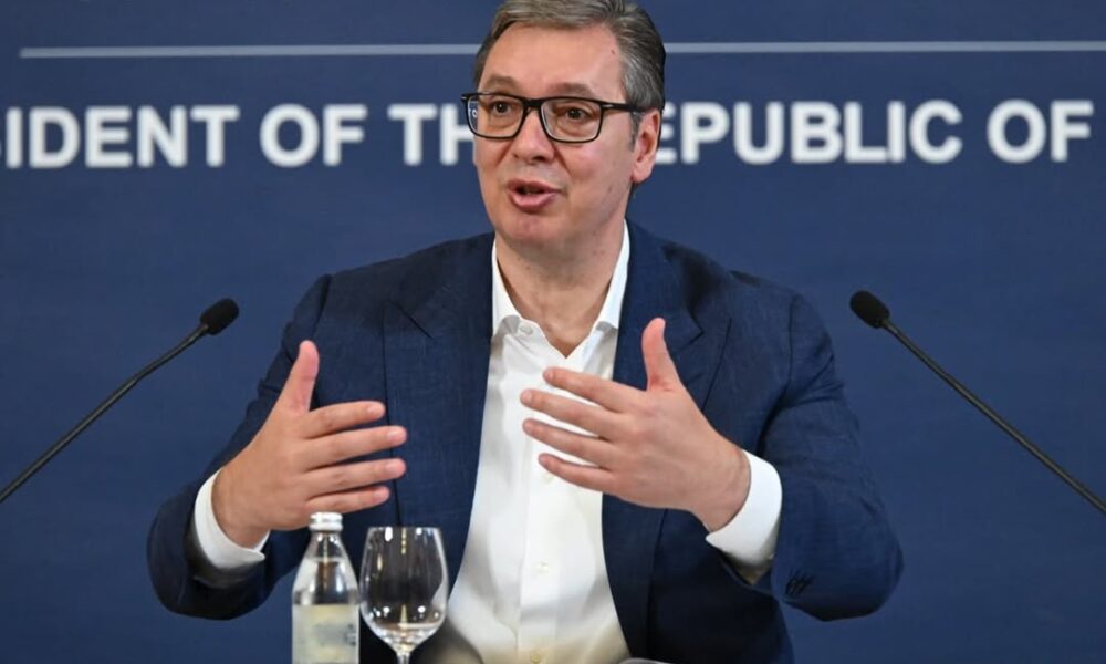 A BÁTRABB VUCIC: Az ország kiskorúsítása során a szerb elnök most meg nem nevezett európaiakról beszélt, akik diktálnak az ügyészségnek