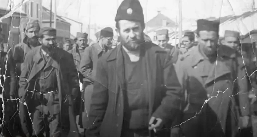 Ismét napirenden a múlt ébresztgetése, csetnikek a második világháborúban, középen Pavle Đurišić, akit most 