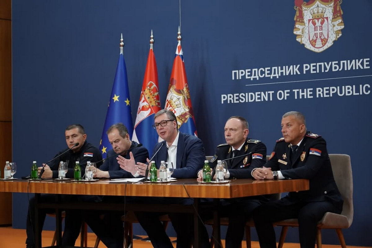 Vučić hamarosan új módszert alkalmaz a (kitalált) terroristák ellen 2 Az elnök és a rezsim tartóoszlopai (kivéve a belügyminisztert)