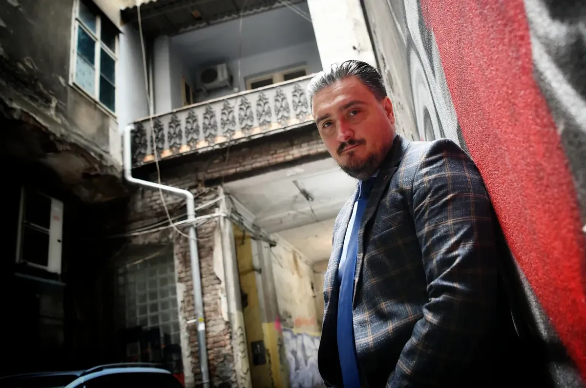 A maffiát, nem hagyhatod el csak úgy, amikor a kedved tartja, Ezt csak akkor teheted meg, ha a maffia megengedi, a maffia azonban ezt soha nem engedi meg. Ez vonatkozik az állambiztonságra is – aki egyszer maffiatag, az mindig maffiatag marad - nyilatkozta korábban a Radarnak a belgrádi ügyvéd