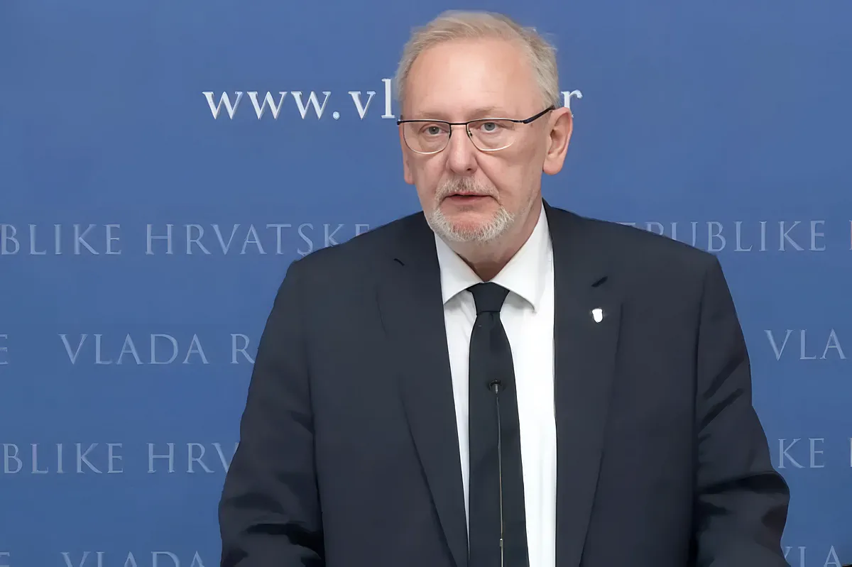 Davor Božinović horvát belügyminiszter szombat délutáni sajtótájékoztatóján keményen bírálta a magyar külügyminisztert: ki nyerészkedik, én vagy te