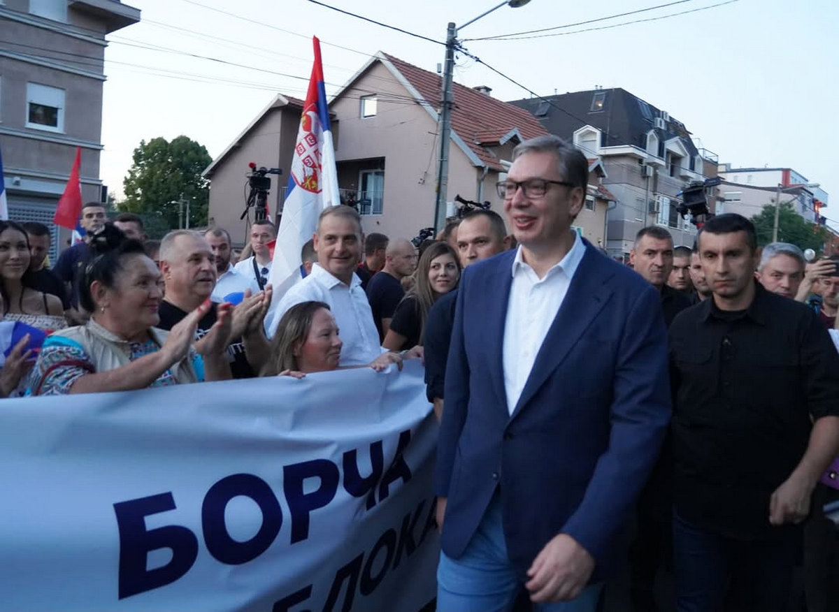 Kettészakadt Szerbia, végnélküli tüntetések az országban 5 A szerb elnök hívei között