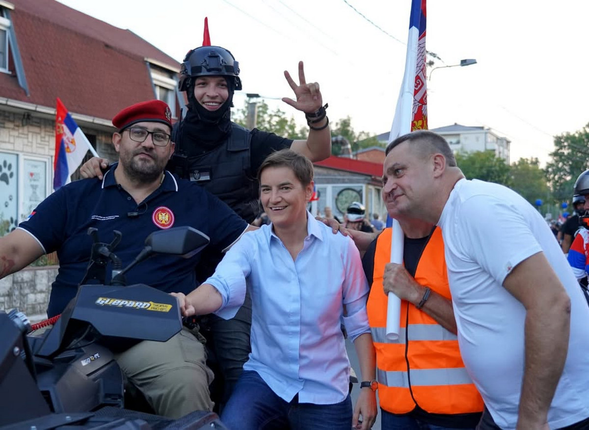 Kettészakadt Szerbia, végnélküli tüntetések az országban 6 A házelnökkel is lehetett "szelfiskedni" Borčaban