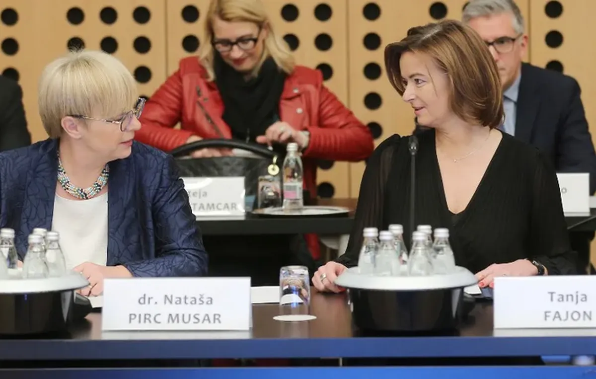 Szlovénia kitiltotta Dodikot, már csak Magyarországon rejtegetheti a pénzét? 4 A két kitiltott politikus, nem mehetnek a boszniai Szerb Köztársaságba