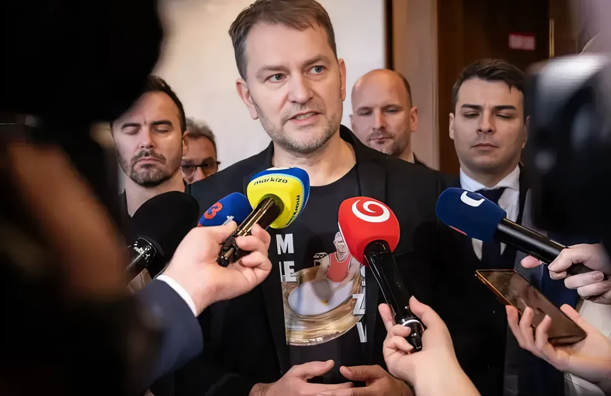 Fico bájital: belpolitikai bohózat és keleti kalandpark 5 Igor Matovic képvisalőtársai nem csak azt mutatták meg, hog lehet a párttal szemben szavazni, hanem azt is demonstrálták, hogy hogyn lehet állvaaludni, miközben a főnök beszél