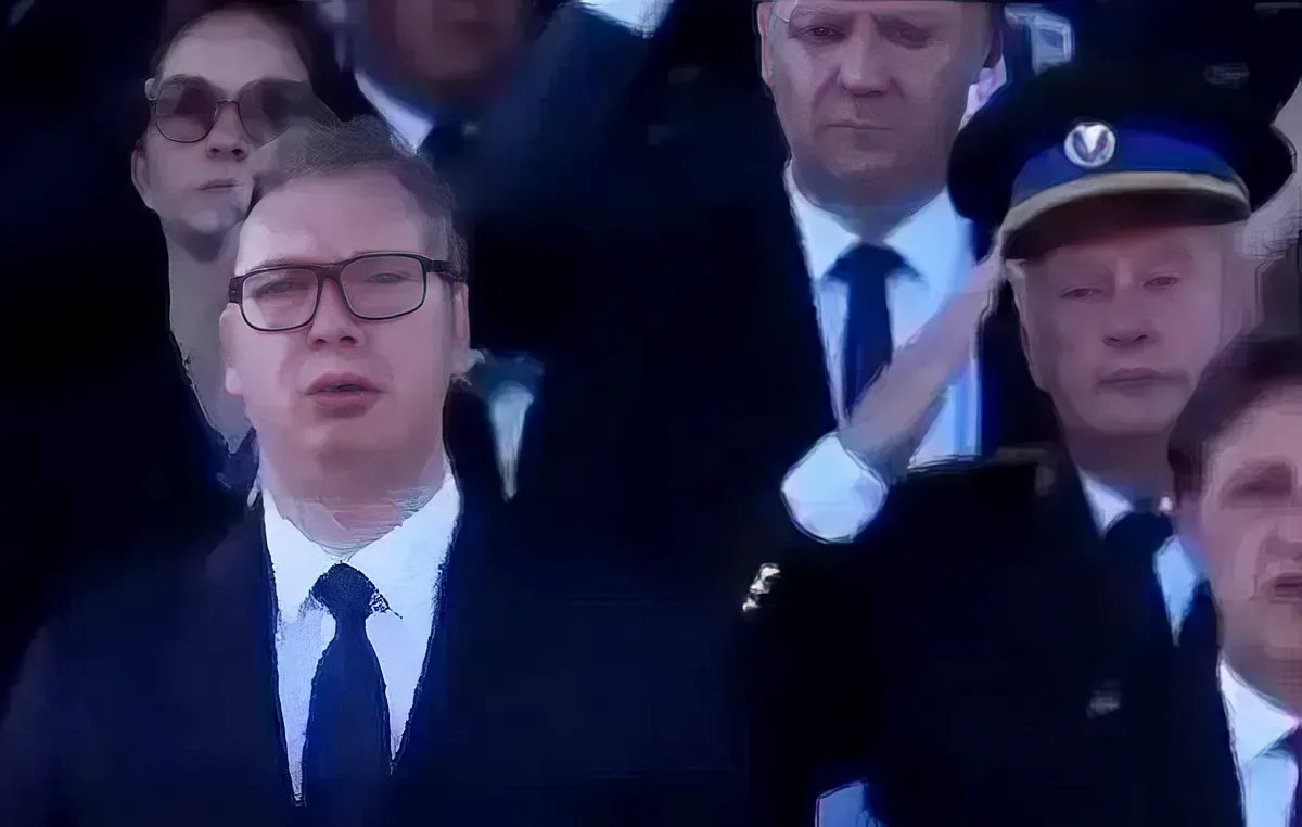 Helez szerint a belgrádi parádé Vučić rezsimjének a teljes fiaskója volt 3 A szerb származású boszniai vezérkari főnök tisztelgett a szerb himnusznak, ami önmagában nem lenne baj, de Boszniában!