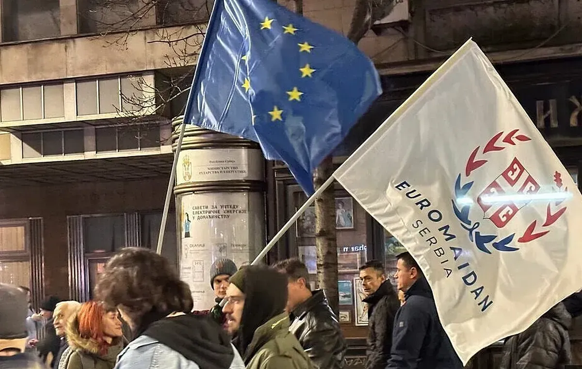 Az Európai Unió segítségével kerülne kirobbanásra a szerb Majdan Belgrádban. Ahogy évek - évtizedek távlatából meg tudom állapítani, a felvétel a belgrádi főutcán, a Knez Mihailován készült (Forrás: RT Balkans)
