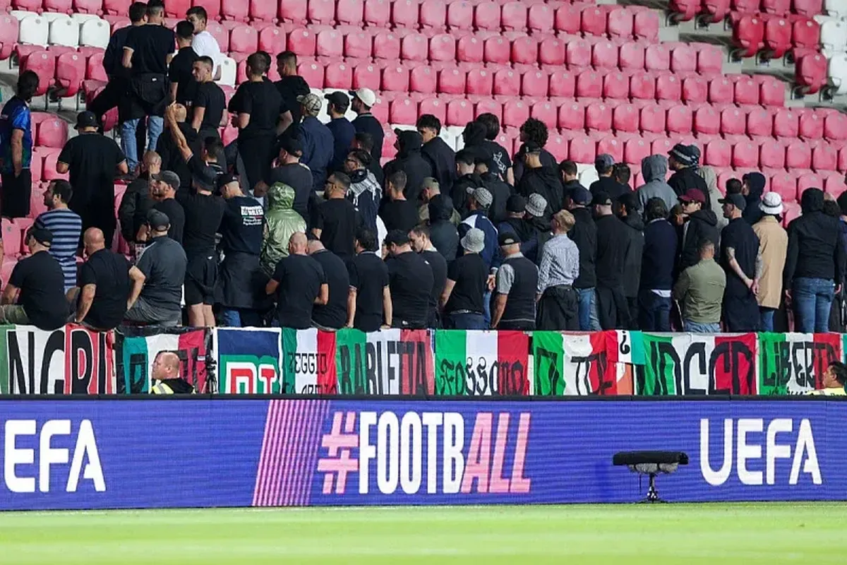Az olasz szurkolók  hátat fordítottak az izraeli  játékosoknak a himnusz alatt