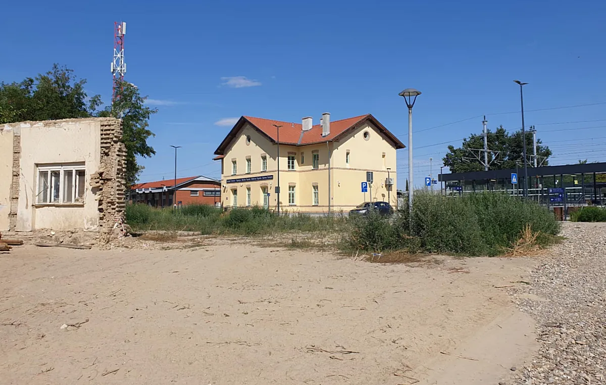 A topolyai vasútállomás és környéke