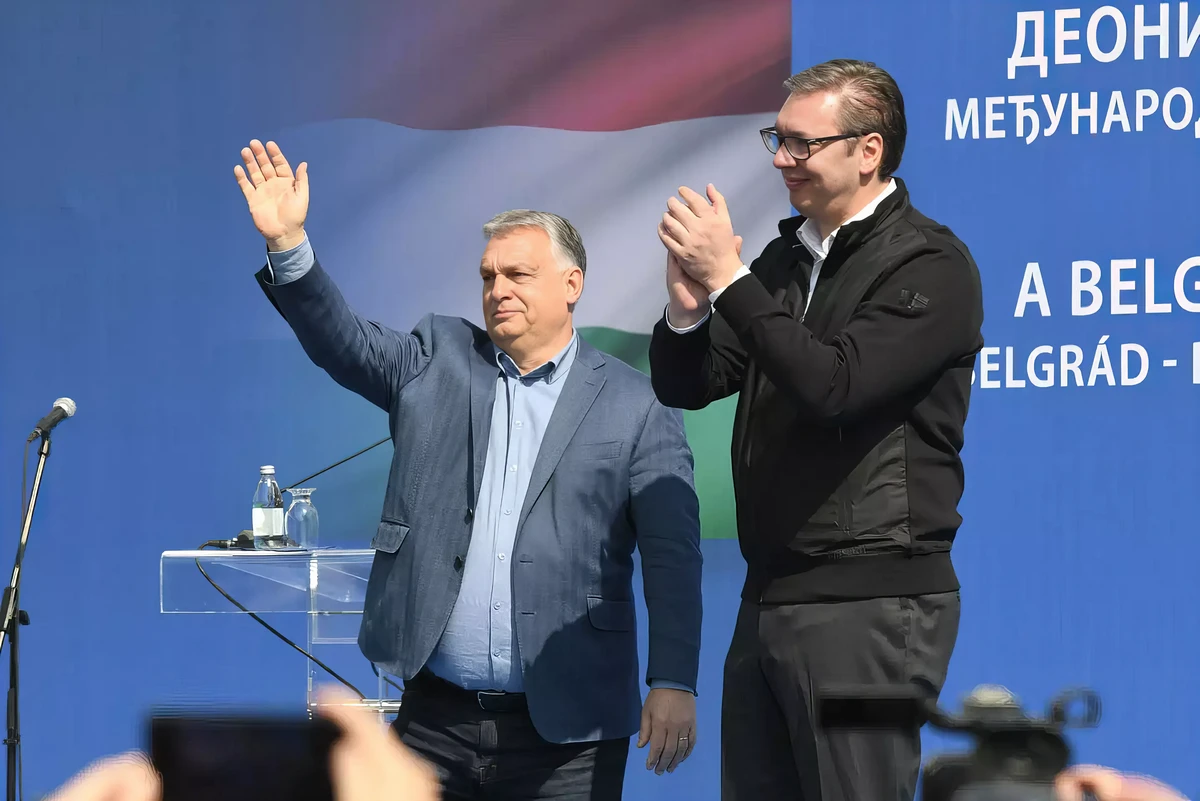 A Vreme ezzel a képpel illusztrálta a cikkét, a két vezetőt a demokrácia gyilkosainak nevezte